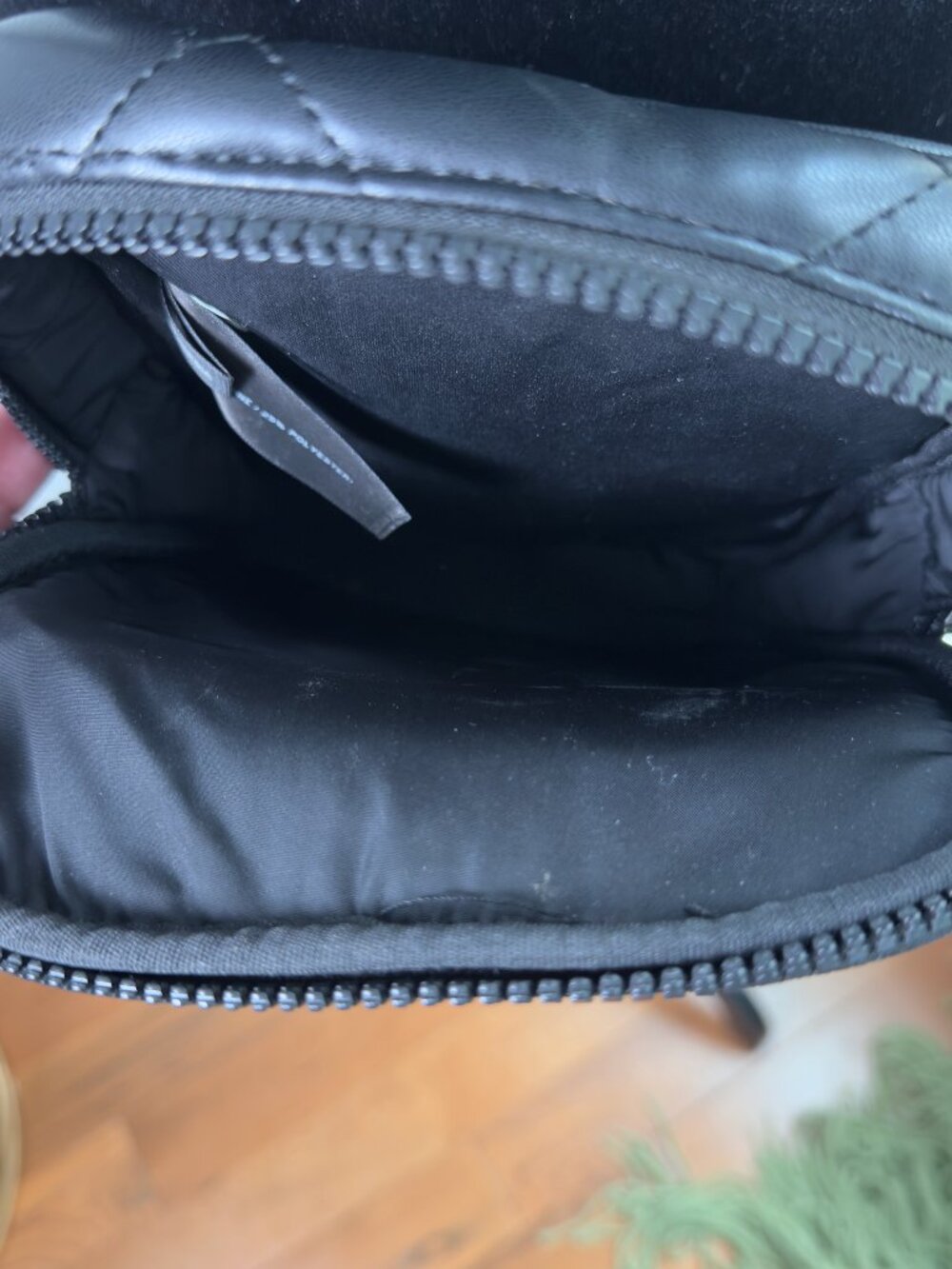 Marc Jacob Quilted Black Crossbody Bag - Picture 5 of 7